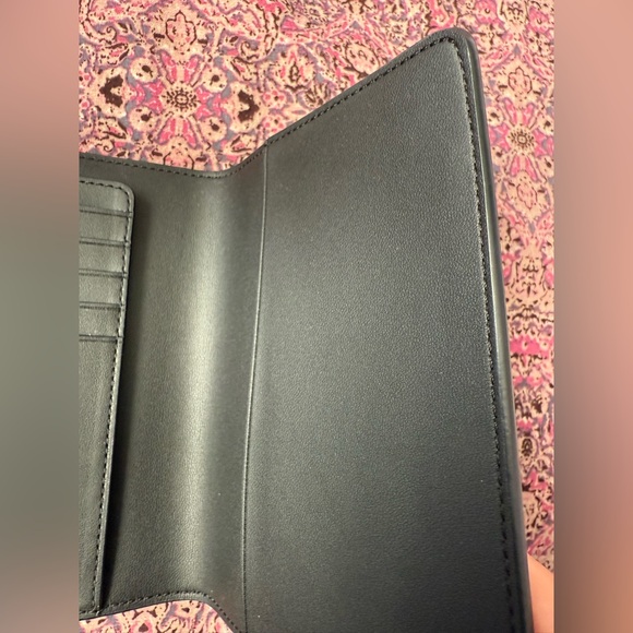 *SOLD* Kate Spade x Disney 101 Dalmatians Dog Passport Holder - Picture 12 of 13